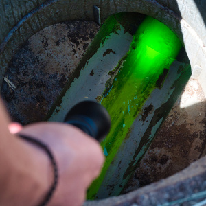 Lecksuchfarbe gelb flüssig: Detect+ Yellow für Lecksuche | FluoTechnik